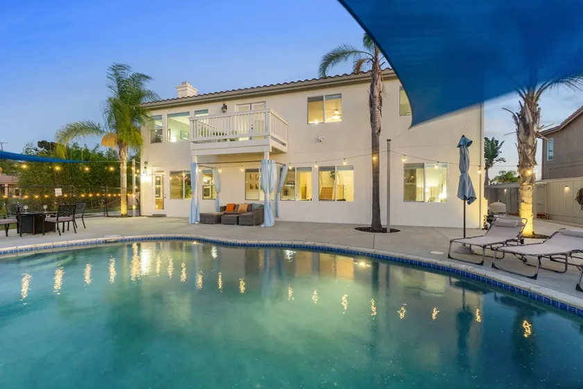 Sunset Crest - Home with stunning views, Pool, BBQ - Image 1