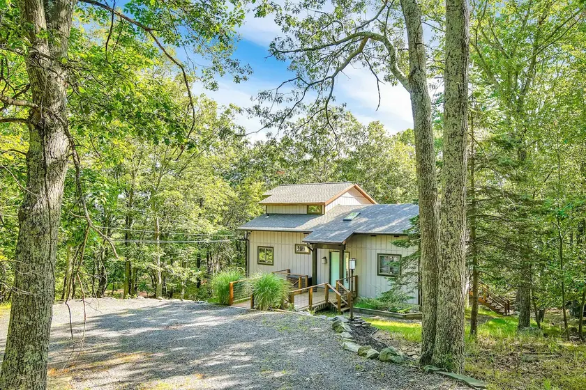 Spacious”Design Lodge” In Woods - Bushkill-Poconos - Image 1