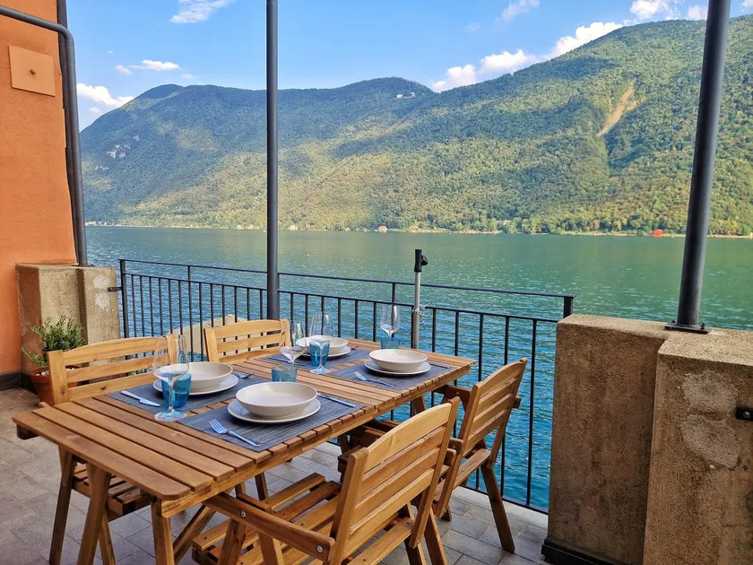 Terrace on the lake - Image 1