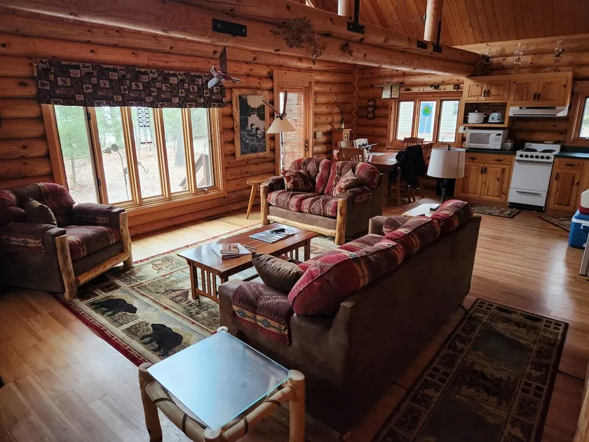 full log cabin on the lake - Image 1