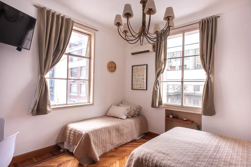 Two identical apartments in the same building - Image 1