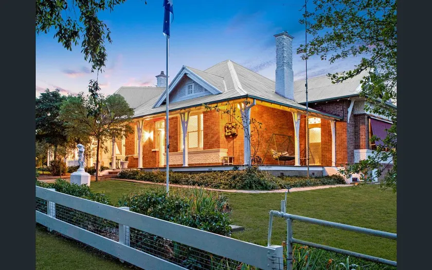 Historic Country Homestead Retreat - Image 1