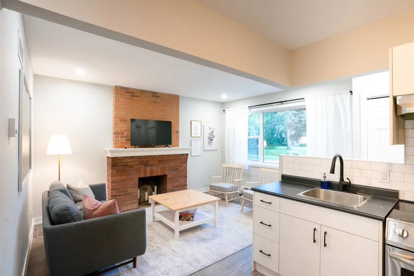 Fully Equipped, Prime Location, Cozy Stay - Image 1