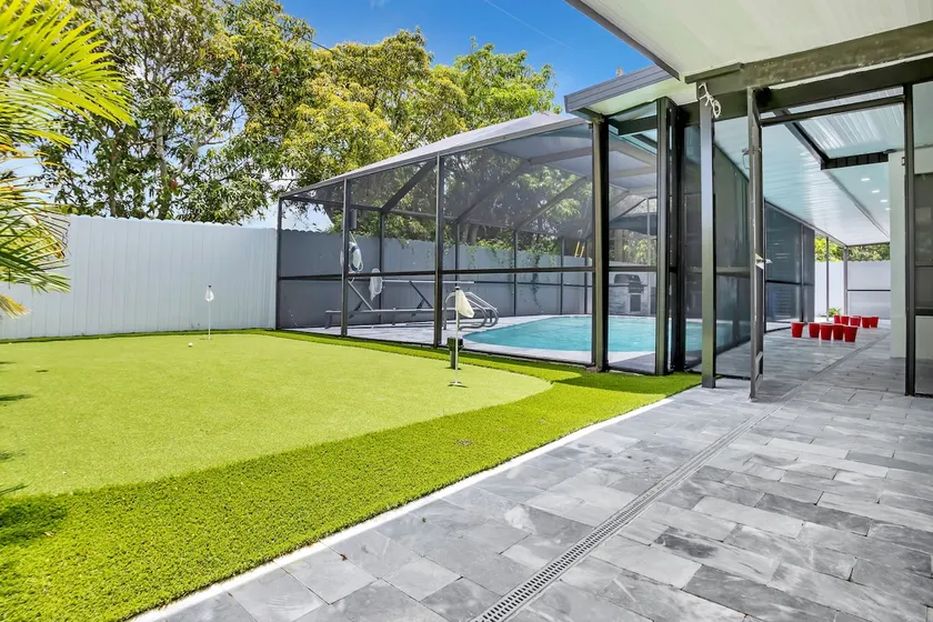 Amazing Pool House: BBQ, Arcades, Golf, Games!” - Image 1