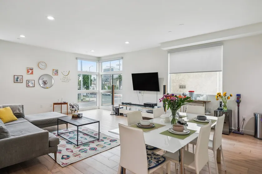 Modern 3B3B Home w/ Rooftop Views & Prime Location - Image 1