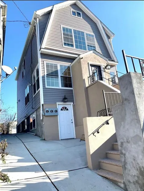 New York Brand New House Independent Entrance - Image 1