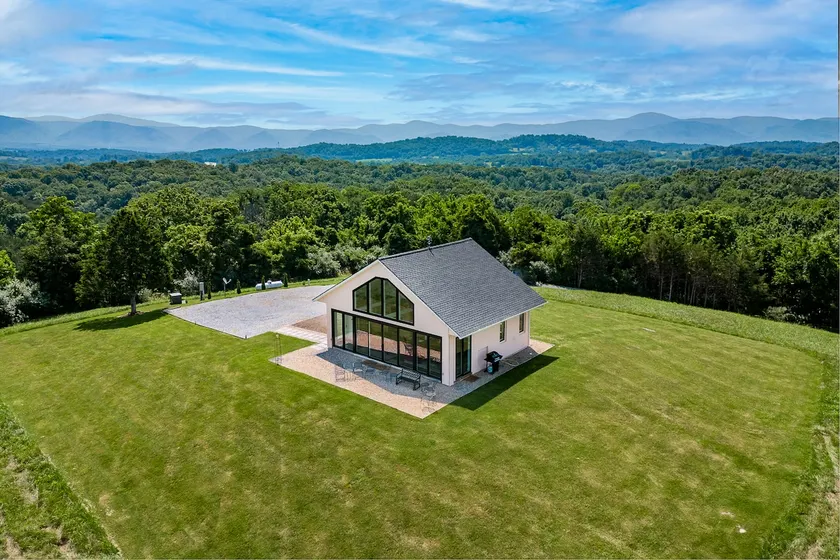 Blueberry Hill Cottage, Lexington Virginia - Image 1