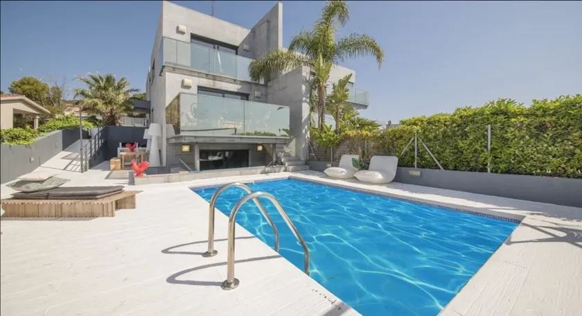 Clauhomes Villa Al Mar Deluxe - Image 1