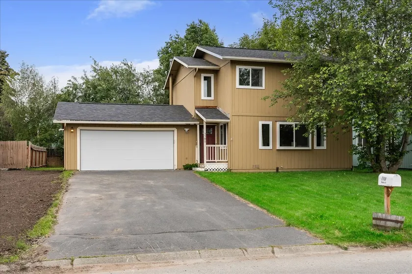 Stylish, spacious, & private 3 bedroom home - Image 1