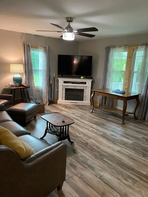 Peaceful Farmhouse - Image 1