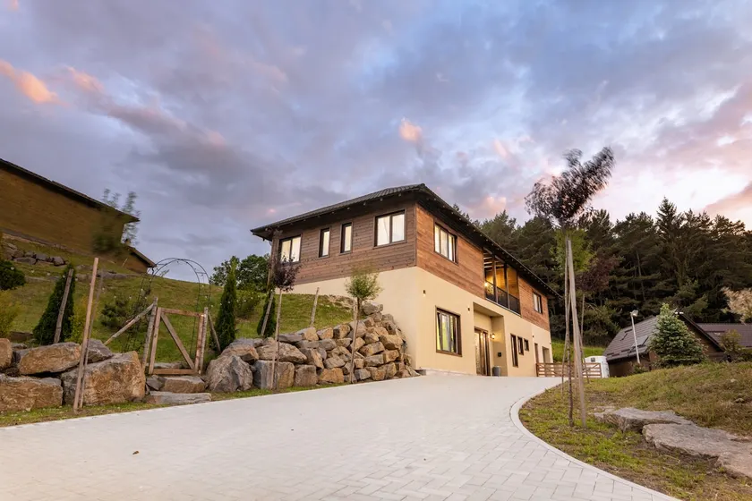 Sunny Side Guesthouse - Image 1