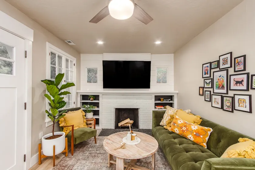Boho Bungalow - walk to Hyde Park, Downtown+Skiing - Image 1