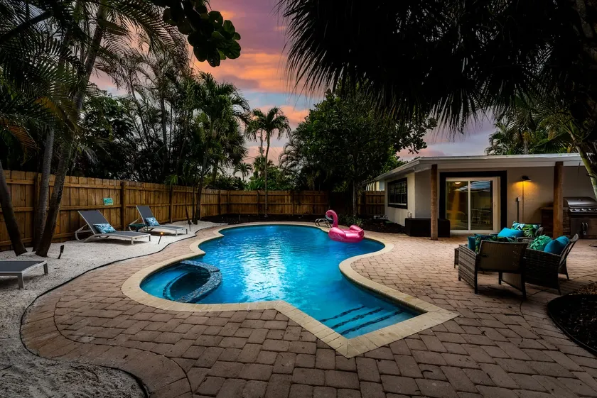 Luxury Delray Beach 4/3 Pool Spa 2 King Masters - Image 1