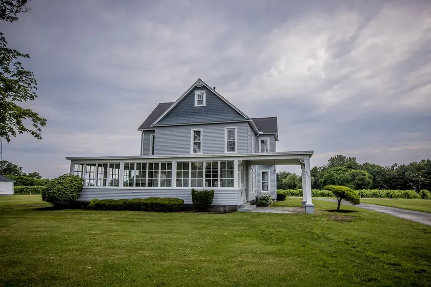 Lakeside Vineyard Farmhouse - Image 1