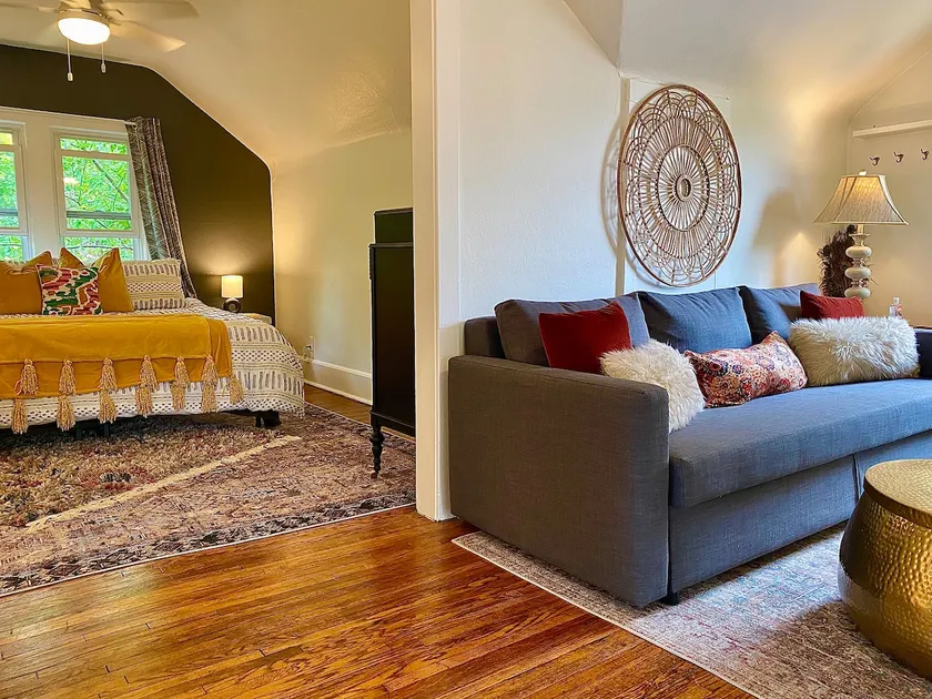 The Lott Nest; A Hideaway in the City - Image 1