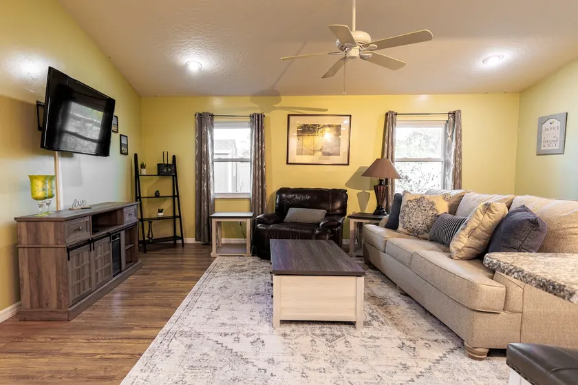 Spacious & Cozy - Image 1