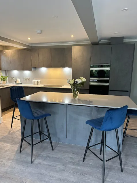 Cameron Coach House Modern Property in Murrayfield Edinburgh - Image 1