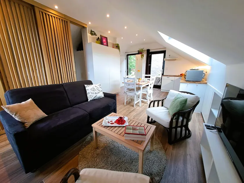 Studio with balcony and private garden, countryside. - Image 1