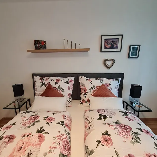 Apartment with parking - Image 1