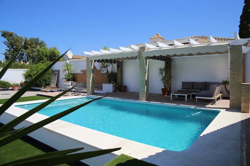 House Pool & 3 Suites, 25 Minutes from Seville. - Image 1