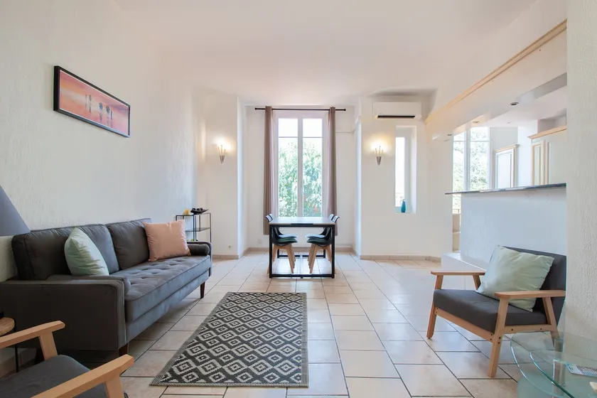 Bright 2-Bedroom Apartment - La Libération - Image 1