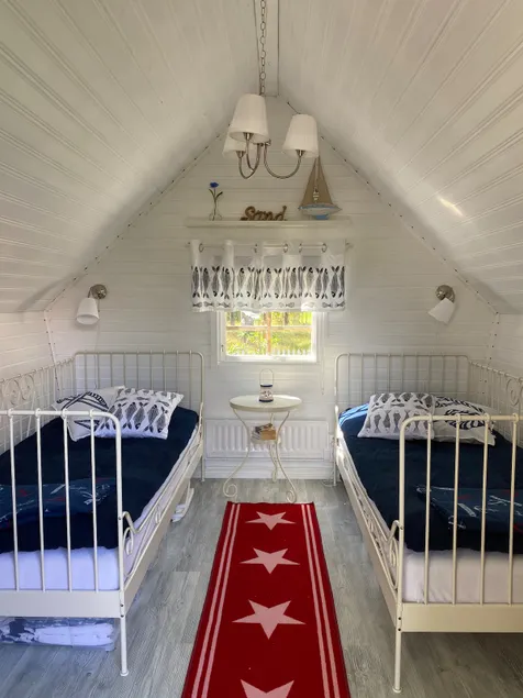 Cabin near the ocean - Image 1
