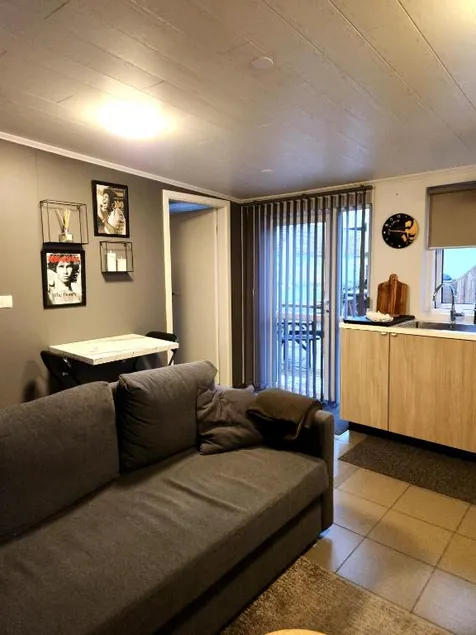 Studio Seven 7 - Image 1