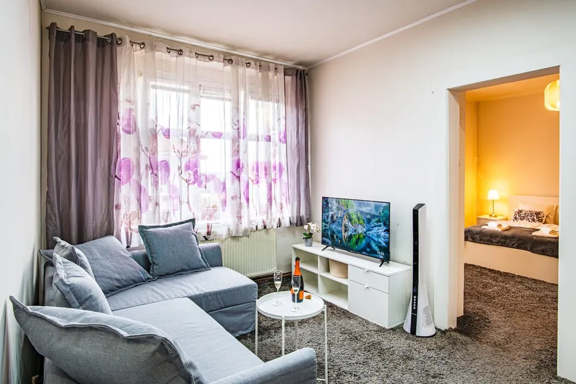 Cozy APT. Close to centre. Beautiful sunset view - Image 1