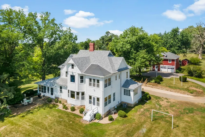 Historic Charm at Richmond Hill - Image 1