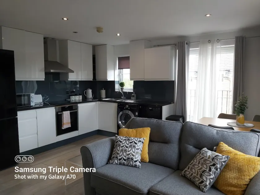 Stylish and cosy 2 bed flat. - Image 1