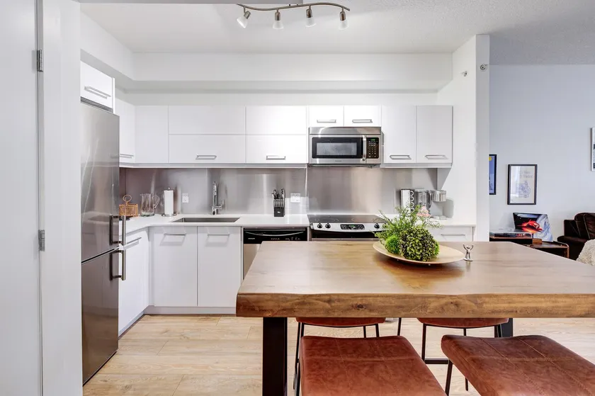 The Vista | Stylish Riversdale Condo + UG Parking - Image 1