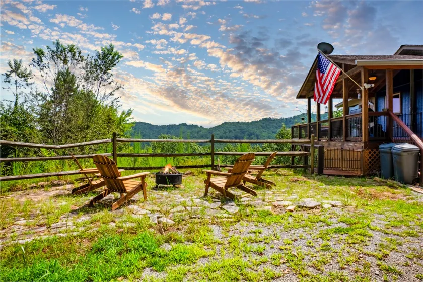 Cozy Cabin: Jacuzzi, Games, Near Casino & Town - Image 1