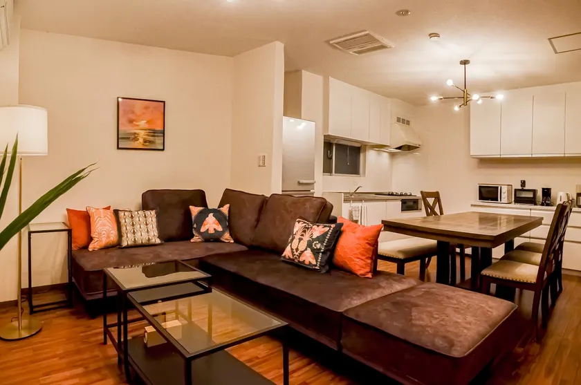 4 Bedrooms Spacious space. Private floor! - Image 1