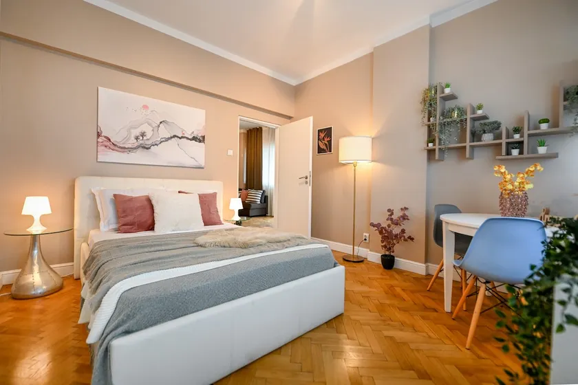 Urban Lifestyle Haven: 1BR Apt in Prime Location - Image 1