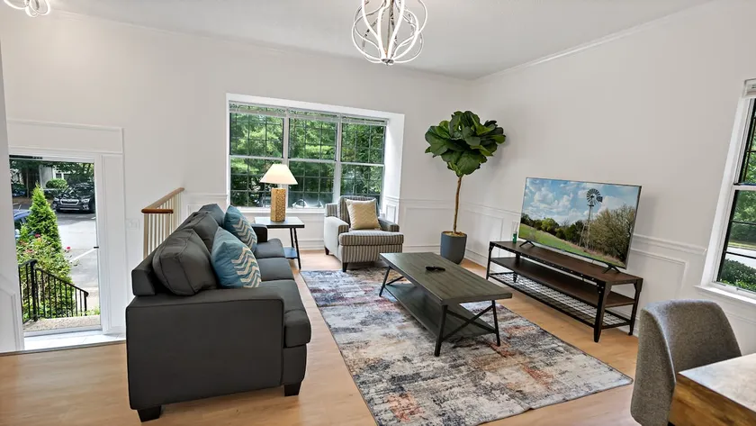 Bright | Central | Reston | Lux - Image 1