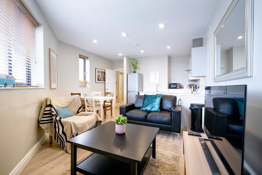 The Manhattan - 1 Bd City Ap - Gold Short Term Stays - Image 1
