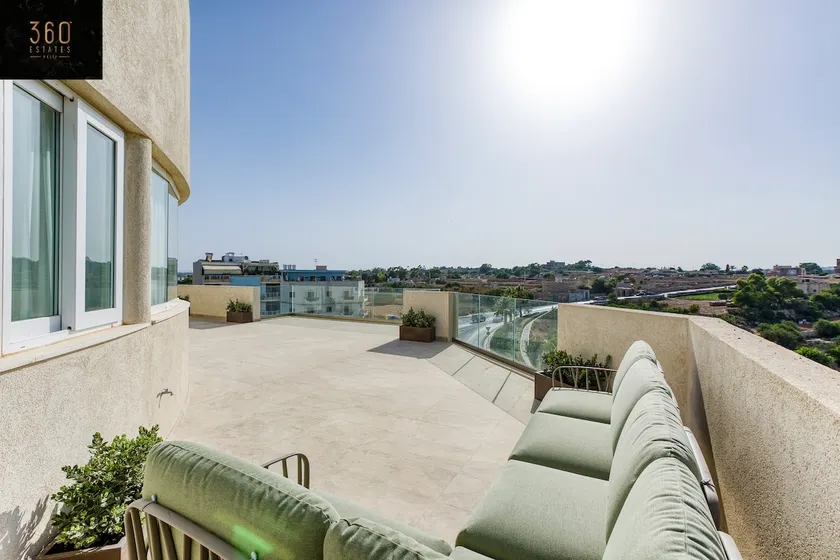 Luxury beautiful penthouse with amazing views & AC by 360 Estates - Image 1