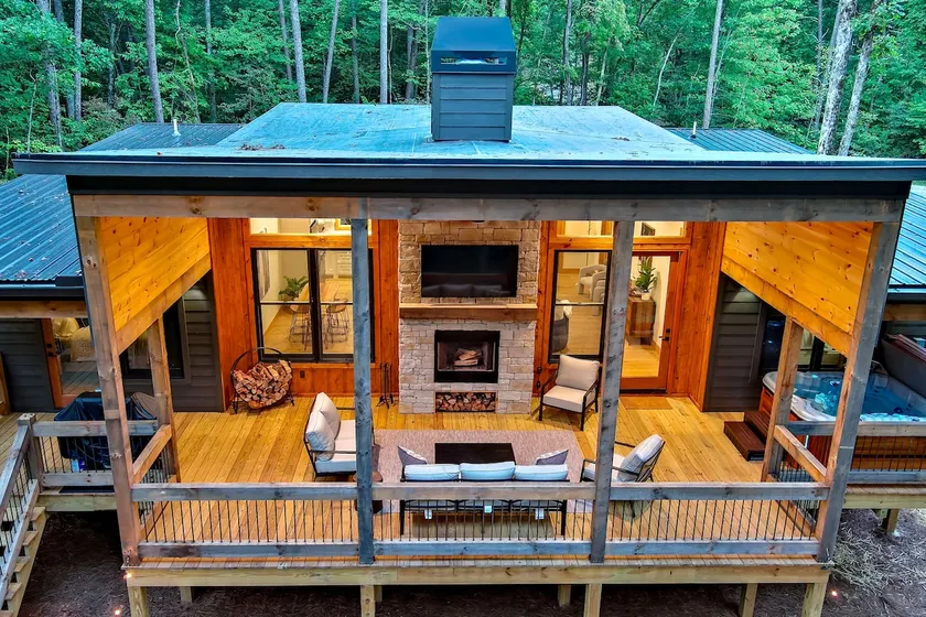 Cabin | hot tub, 2 king bed suites, 2 fireplaces - Image 1