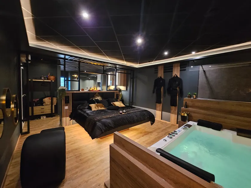 Romantic Suite – Love Room - Image 1