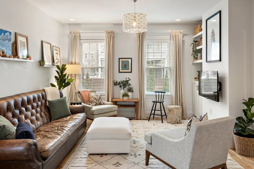 Beautiful Southie Single Family - Image 1