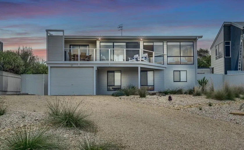 Cockle Lodge - Holiday Home in Middleton, SA - Image 1