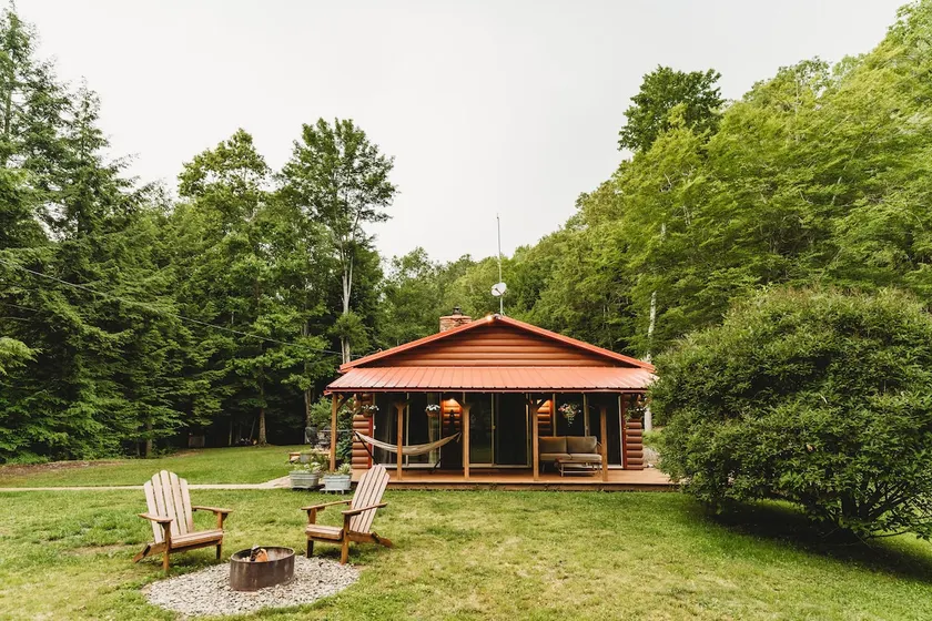 Secluded Egypt Hollow Cabin - Image 1