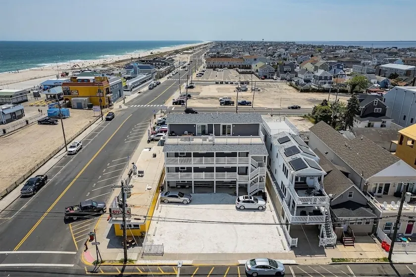 Beach Block Coastal • 3BR Condo • Steps to Boardwalk • Parking & Badges - Image 1
