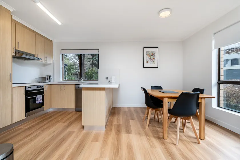 Apt in Kingston - 10min to Lake Burley Griffin - Hosted by Canstay - Image 1
