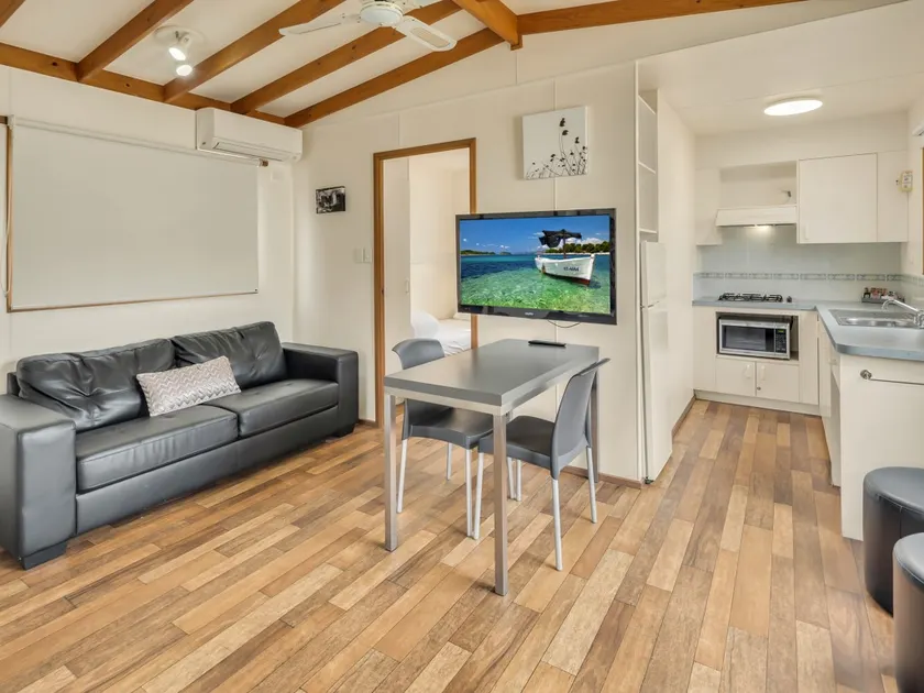 Swan Bay Studio Cabin - Image 1