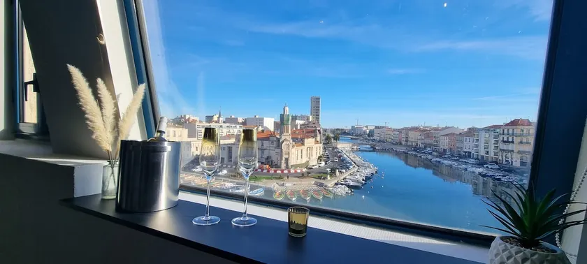 The Tassigny Duplex: Stunning Views of the Quays i - Image 1