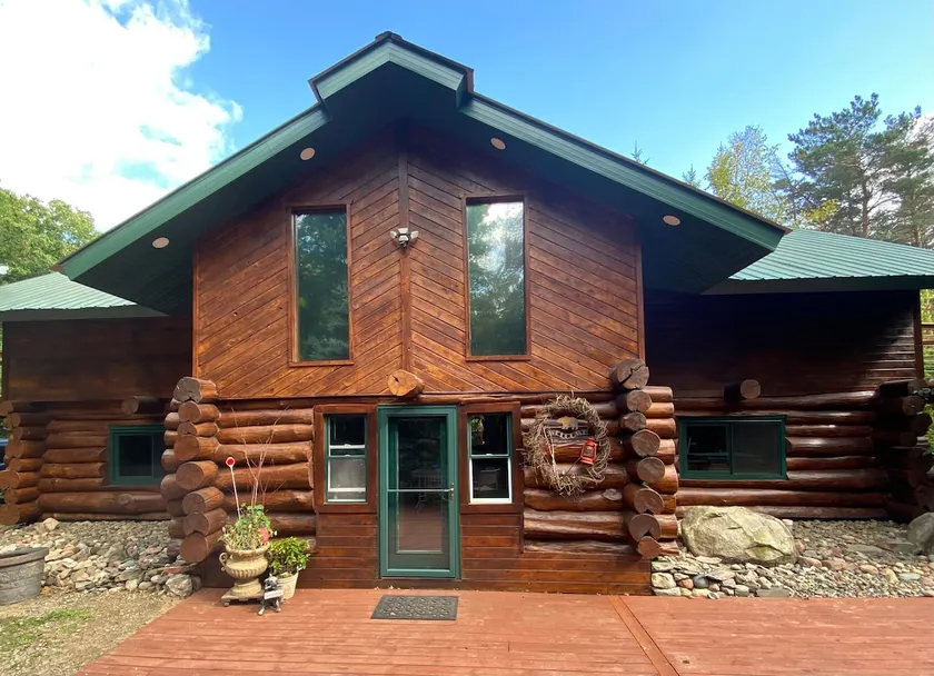 Beautiful log cabin in the trees. - Image 1