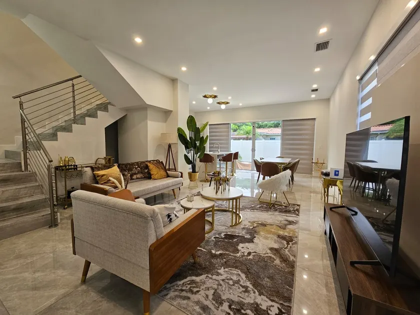 Villa at The Grove - Image 1