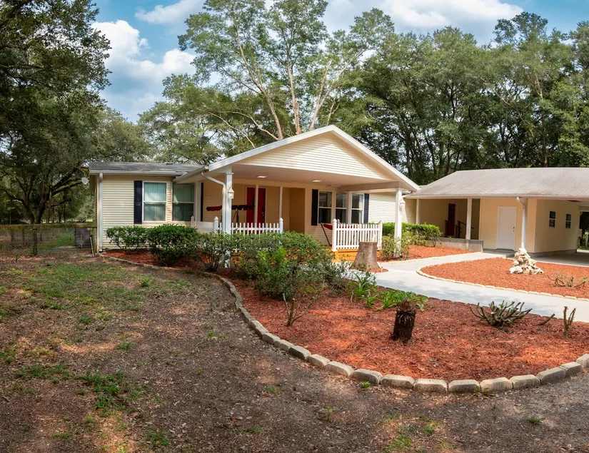 Ginnie Springs Hidden Gem fits 19 guests for a fee - Image 1