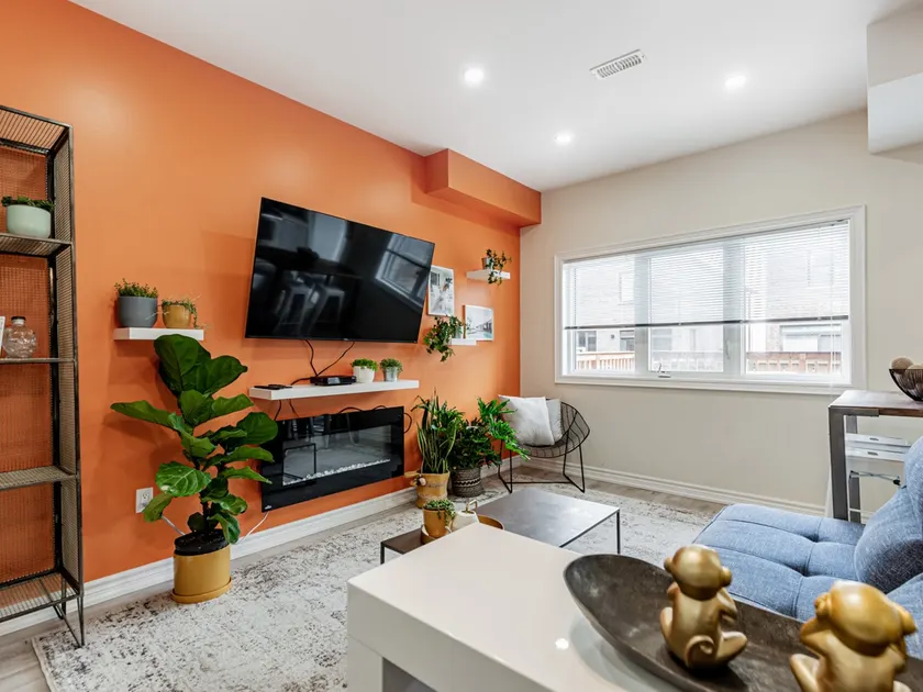 Brand New, Bright & Cozy Apt w/ Parking - Image 1